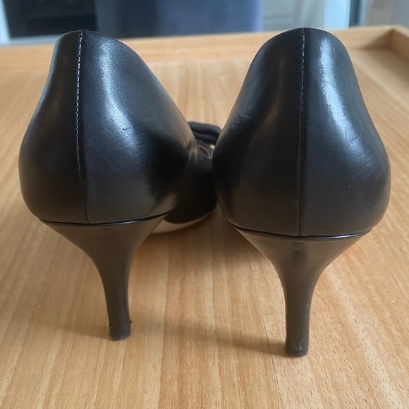 Salvatore Ferragamo black pumps - Picture 2 of 3